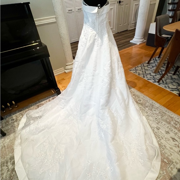 Alex Hudson Bridal Collection Wedding Dress - Picture 3 of 9